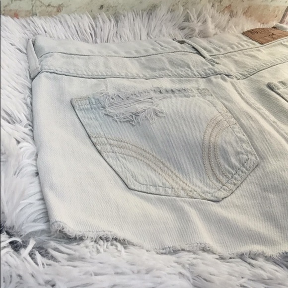 Light Wash Hollister 5-Pocket Distressed Denim Jean Shorts - Picture 5 of 8